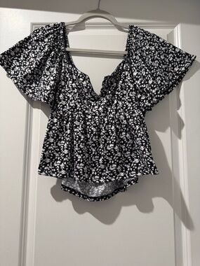 miami Black and White Floral Flutter-Sleeve Peplum Blouse